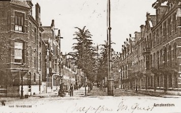 De Van Breestraat omstreeks 1905, gezien van de kruising met de Obrechtstraat naar de Alexander Boersstraat. Links 'de kleine van Bree', collectie: Bakker/Dirkzwager - kvb42