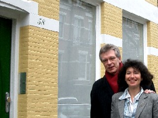 Langereis & Rosenstein, uitgevers, gevestigd in de Van Breestraat te Amsterdam, maar op nr.64 en niet op dit nummer.